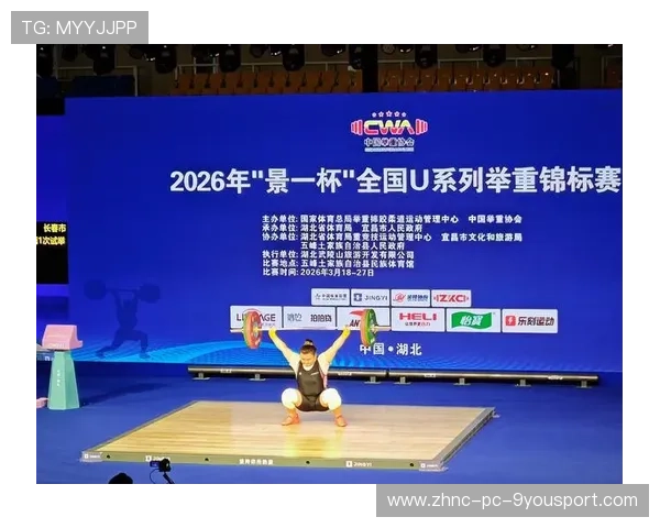 举重俱乐部与学校合作开展力量素质普及课程，举重培训班